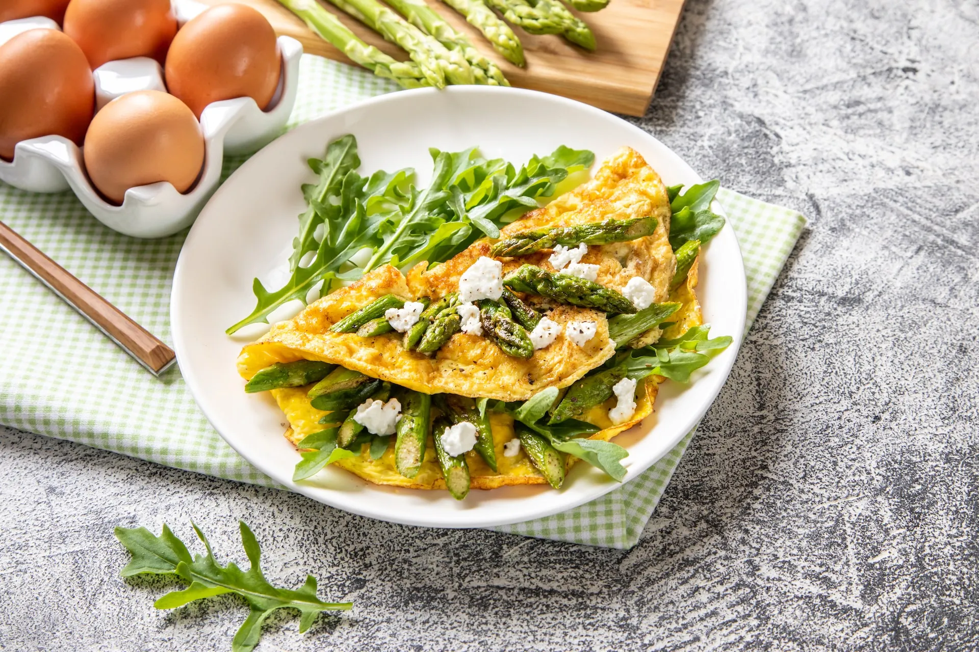 Fritaja sa šparogama i bosiljkom za jutra puna okusa! Fritaja sa šparogama i bosiljkom za jutra puna okusa!
